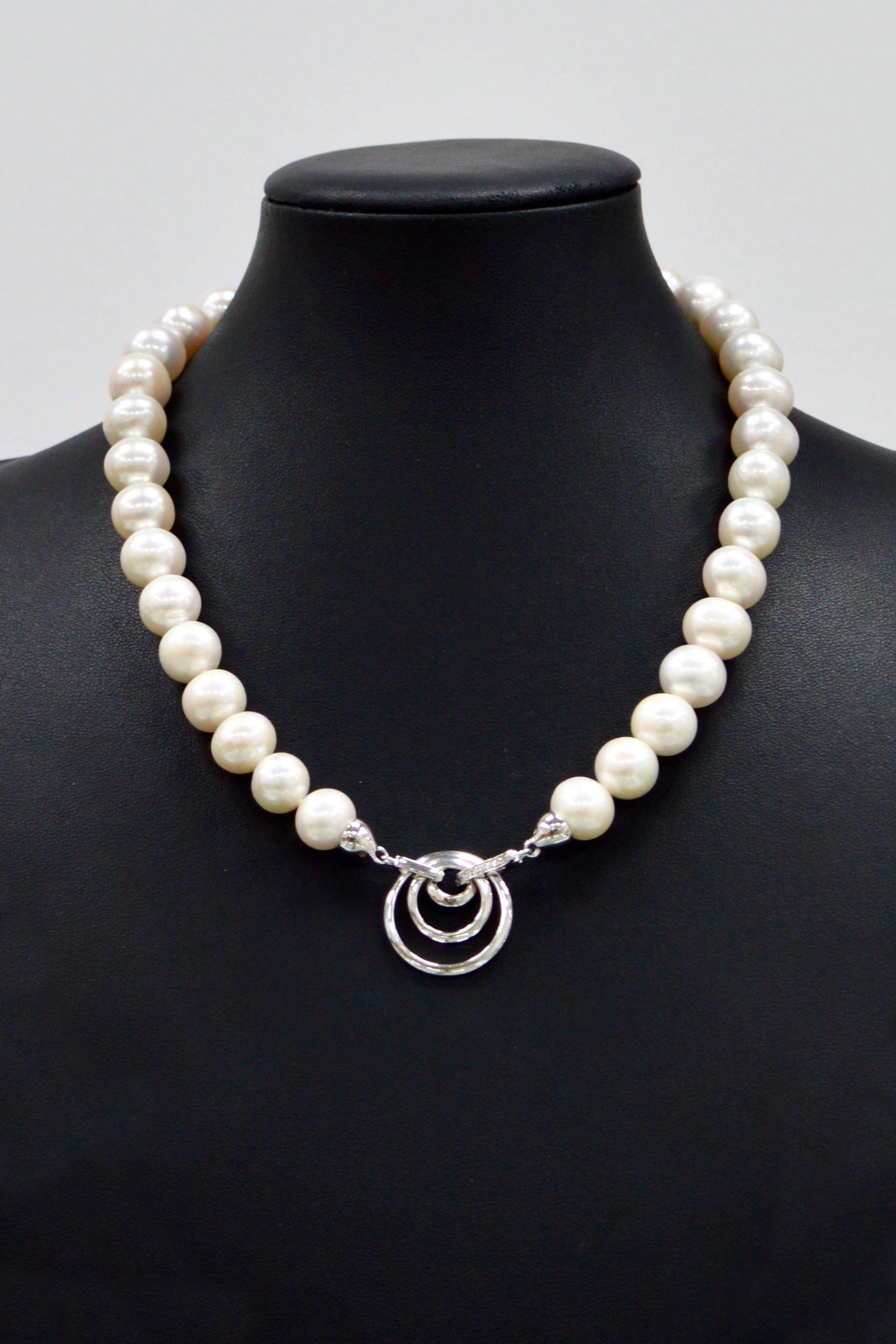 Mallorca Pearl - Basic Life Collection - Simple White Necklace